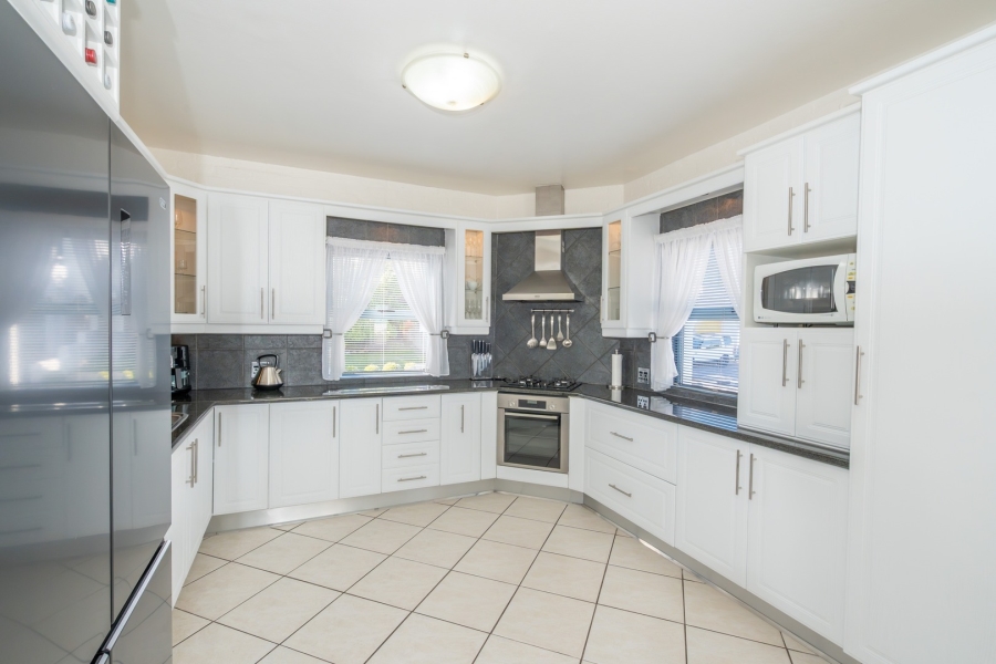4 Bedroom Property for Sale in Paradise Beach Western Cape